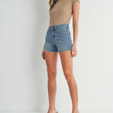 HIGH RISE FRAYED SHORT LIGHT DENIM SHORTS