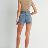 HIGH RISE FRAYED SHORT LIGHT DENIM SHORTS