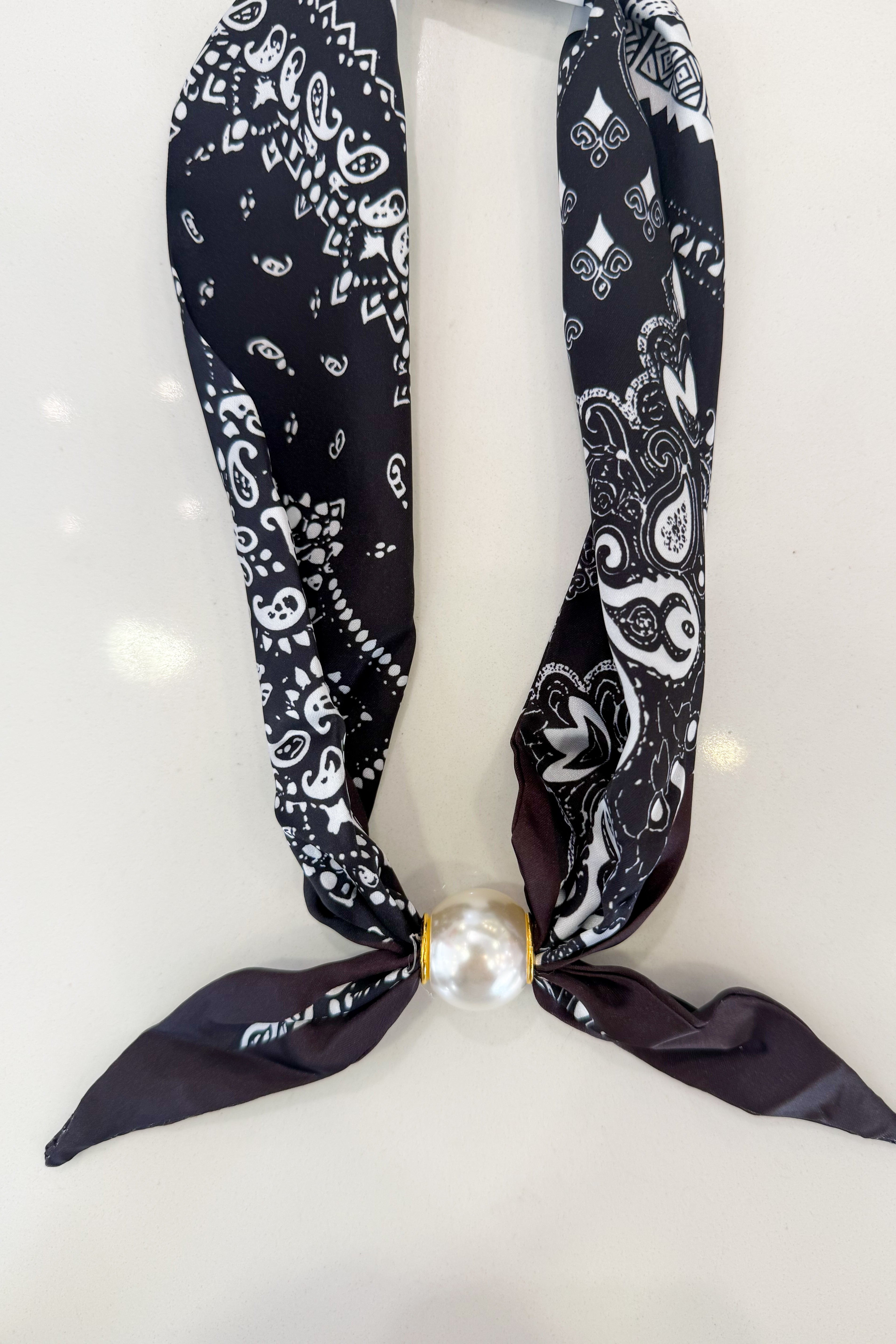 Magnetic Pearl Scarf