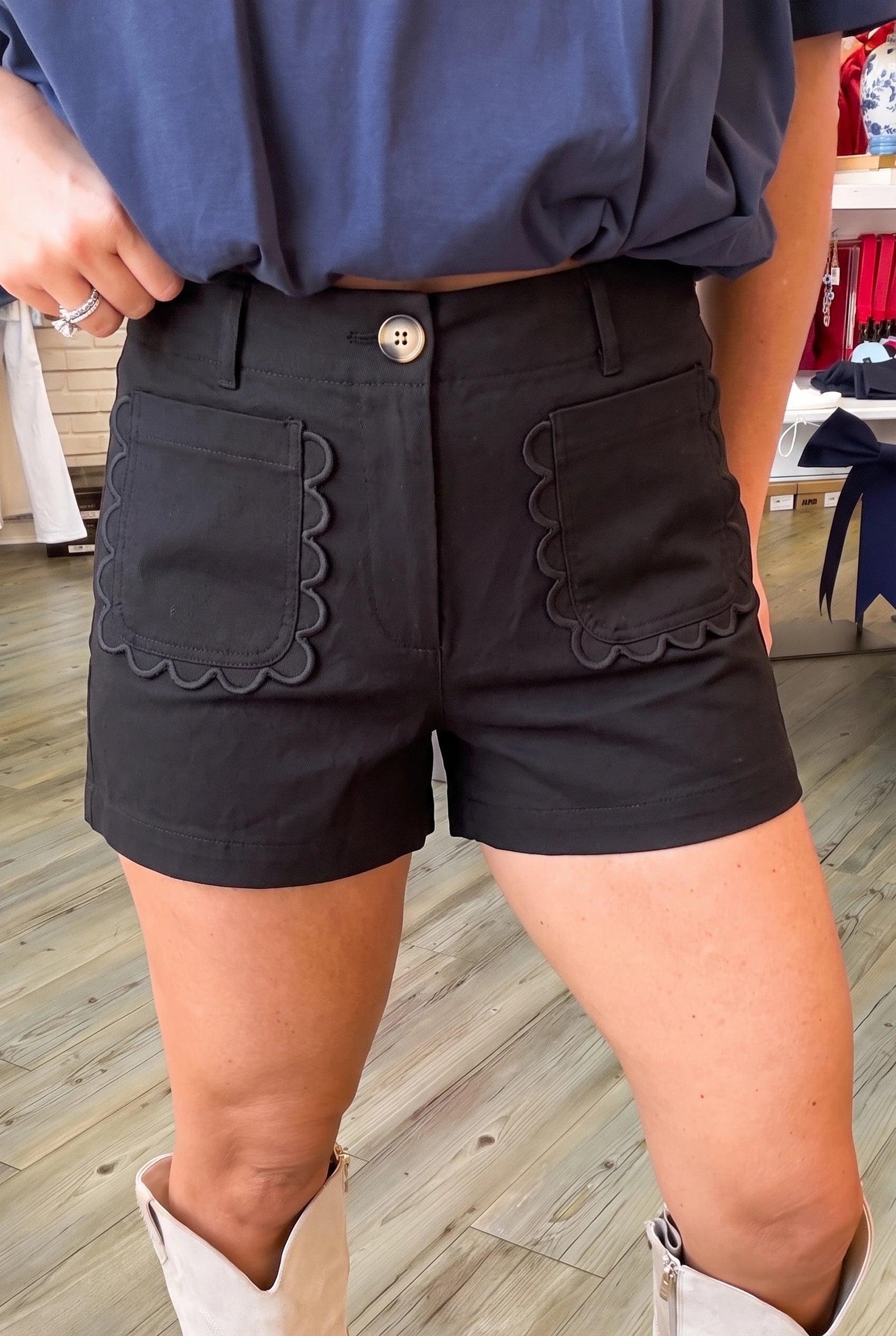 Colette Shorts Scallop Detail Pocket