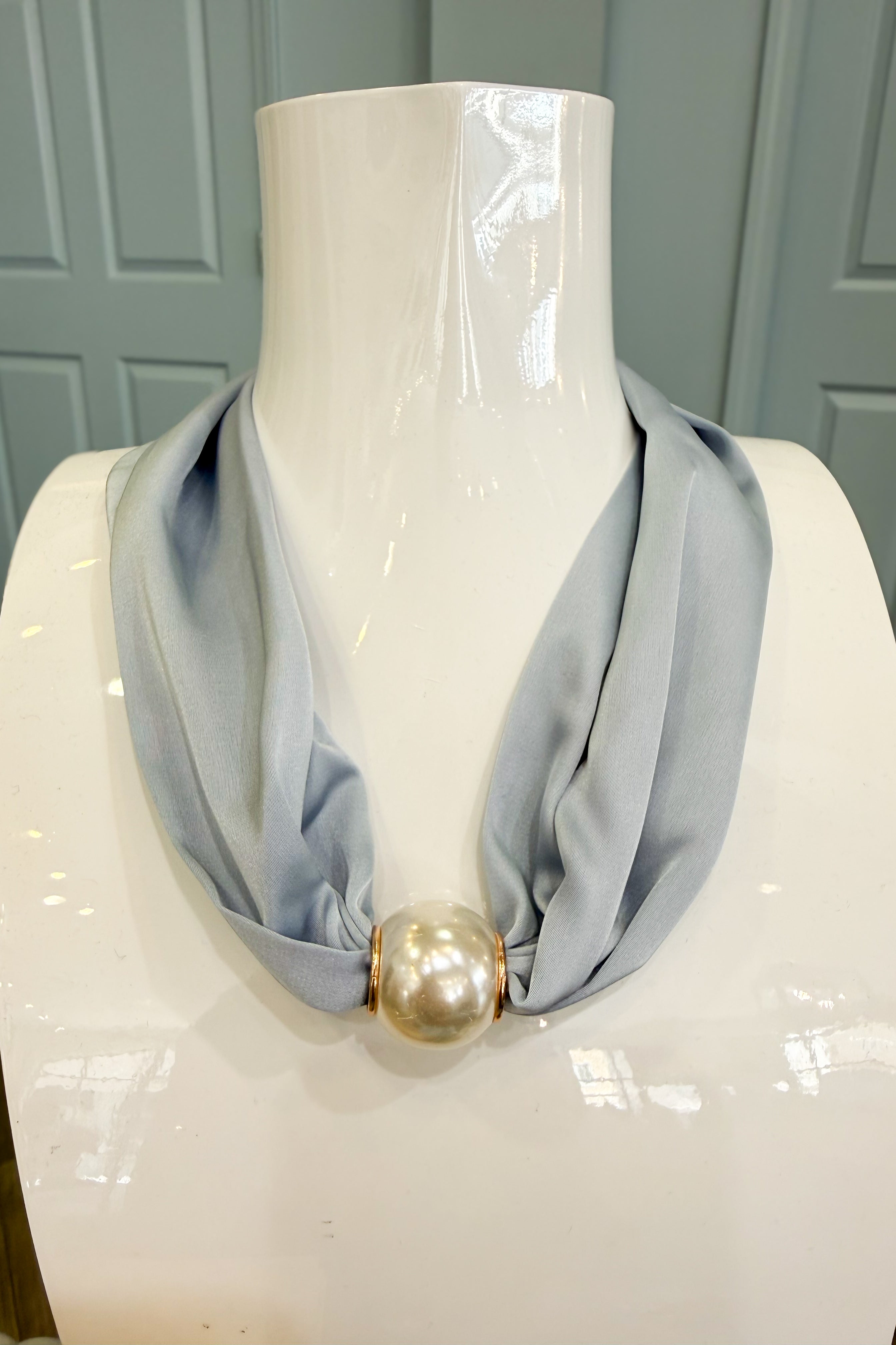 Magnetic Pearl Scarf