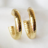 LADRIELLE GOLD HOOPS || 2 SIZES