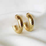LADRIELLE GOLD HOOPS || 2 SIZES