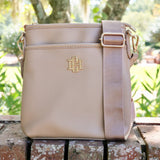 BRIGGS CROSSBODY || TAUPE